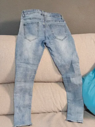 Pantalones vaqueros desgarrados azules