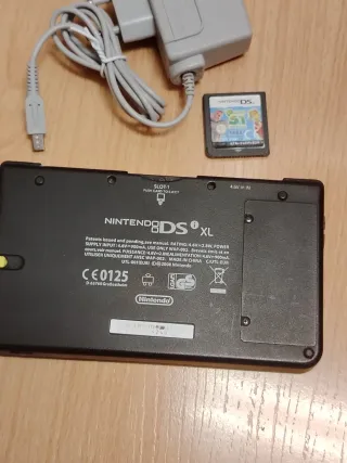 Nintendo DSi XL Amarilla + 3 Juegos y Cargador