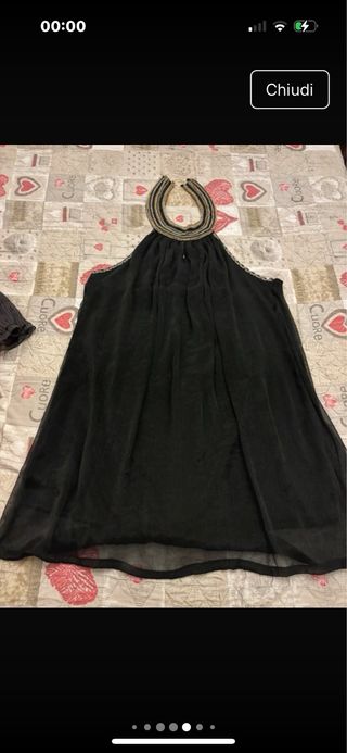 Abito corto nero con perline