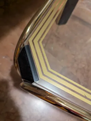 Mesa centro cristal y metal dorada