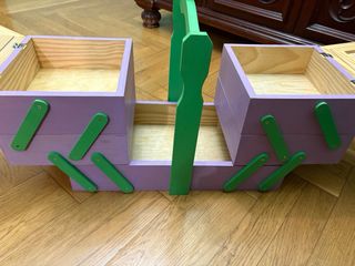 Costurero de madera pintado a mano