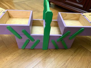 Costurero de madera pintado a mano