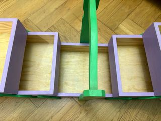 Costurero de madera pintado a mano