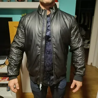 Chaqueta Guess Negra Logo G