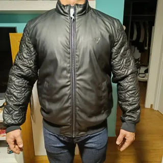 Chaqueta Guess Negra Logo G