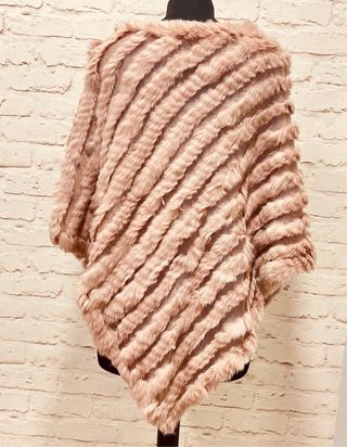 Estola Poncho Rosa Pelo Sintético