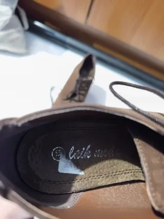 Botines de ante marrones con cordones