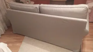 Sofá de tela verde grisáceo