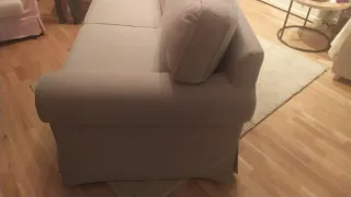 Sofá de tela verde grisáceo