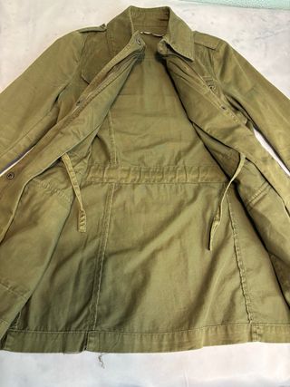 Chaqueta verde Stradivarius con tachuelas S