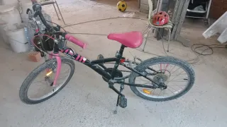 Bicicleta niña rosa y negra