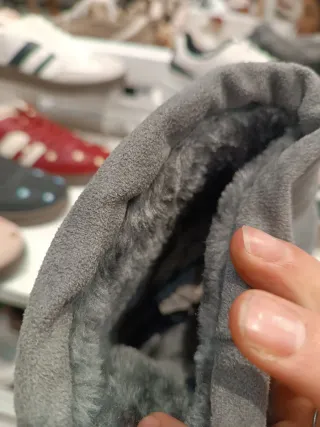 Botas grises con flecos y plataforma diferentes ta