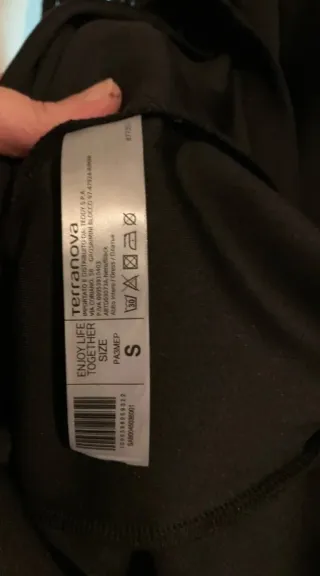 Vestido negro mangas encaje