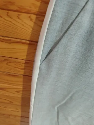 Pantalón gris Zara con raya lateral