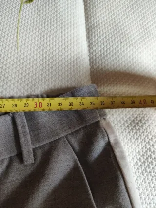 Pantalón gris Zara con raya lateral