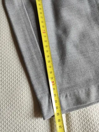 Pantalón gris Zara con raya lateral