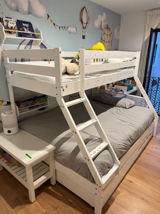 Litera 3 camas: 200x90cm (2) y 200x140cm (1)