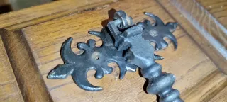 Tiradores de hierro antiguos