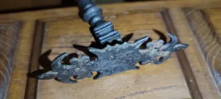 Tiradores de hierro antiguos