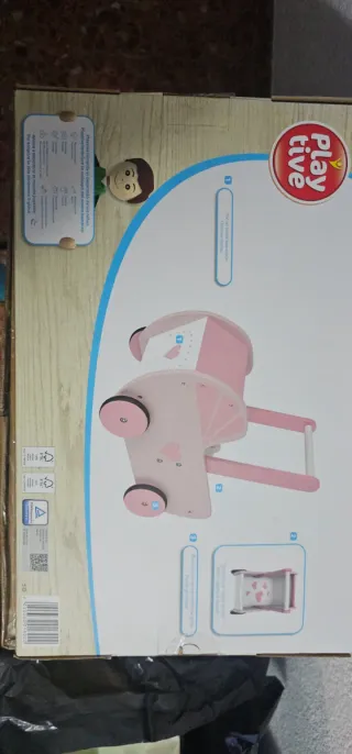 Carro de muñecas de madera