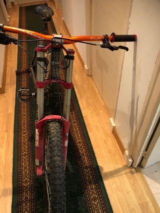 Bicicleta de Descenso Kona