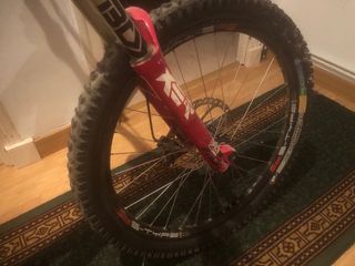 Bicicleta de Descenso Kona