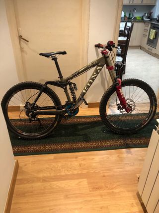 Bicicleta de Descenso Kona