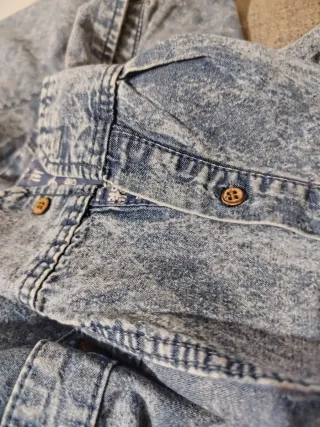 Camisa vaquera desgastada