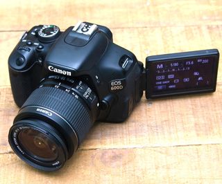Canon 600d 18MP Full HD 1080p Pantalla Selfie