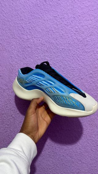 Adidas Yeezy 700 talla 41