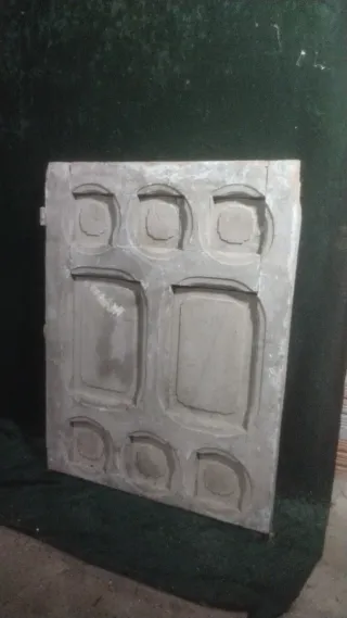 Puertas y ventana antiguas de enebro