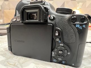 Cámara Canon EOS Rebel T3i + 2 objetivos