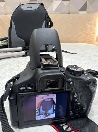 Cámara Canon EOS Rebel T3i + 2 objetivos