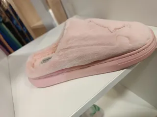 Zapatillas de casa rosas con bordado diferentes ta