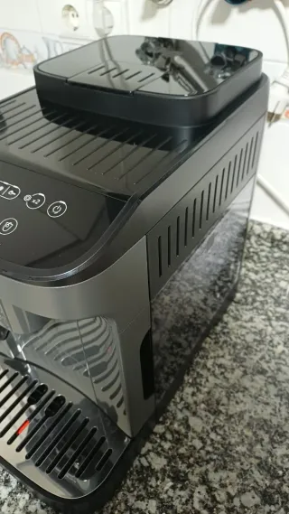 Cafetera DeLonghi Magnifica EVO