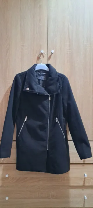 Abrigo Bershka Negro Talla S