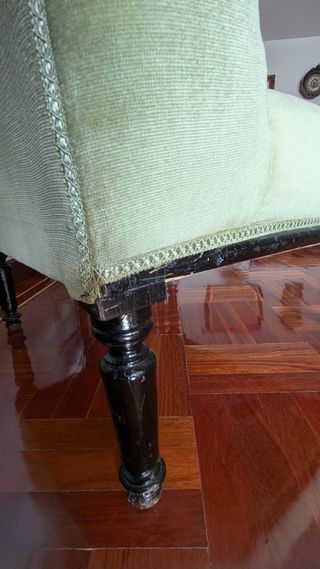 Pareja de butacas clásicas tapizadas