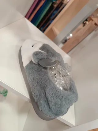 Zapatillas de casa de lobo grises y blancas