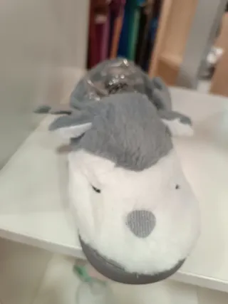 Zapatillas de casa de lobo grises y blancas