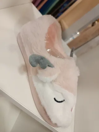 Zapatillas de casa unicornio rosa y blanco diferen