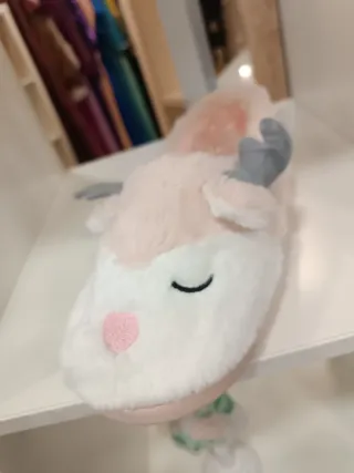 Zapatillas de casa unicornio rosa y blanco diferen