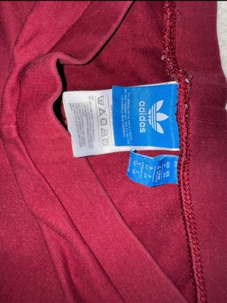 Leggings Adidas rojos con rayas blancas