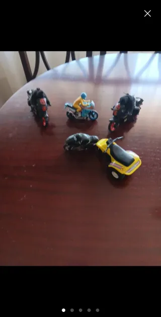 4 motos y 1 quad vintage de juguete