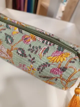 Neceser estampado floral cierre tienda