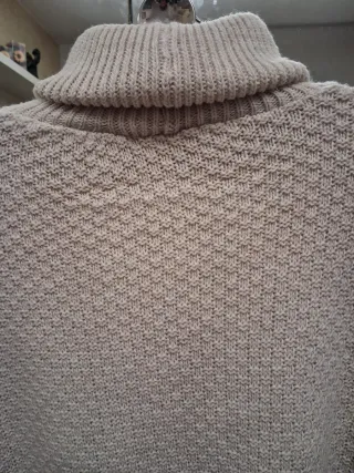 Jersey lana cuello alto oversize beige