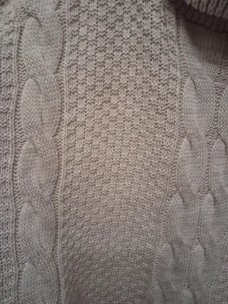 Jersey lana cuello alto oversize beige