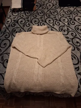 Jersey lana cuello alto oversize beige