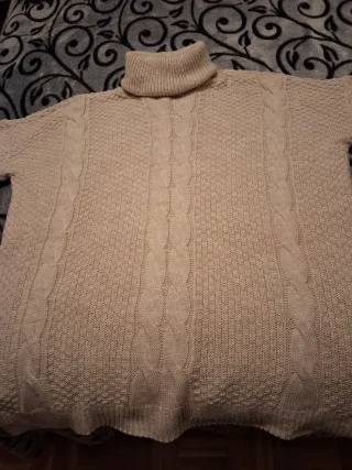Jersey lana cuello alto oversize beige