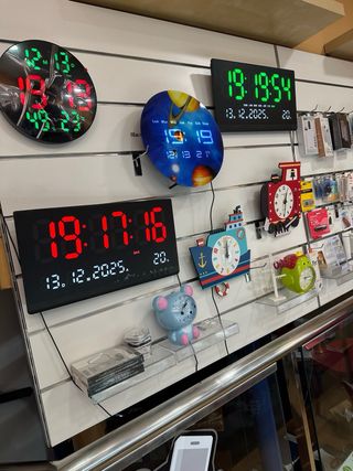 Tractor Altavoz Azul Negro, rojo y turquesa.