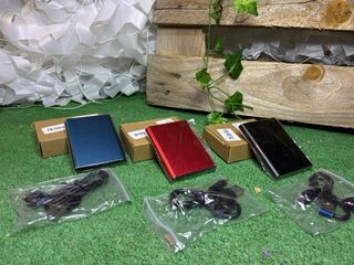 3 Discos Duros Externos (Azul, Rojo, Negro)